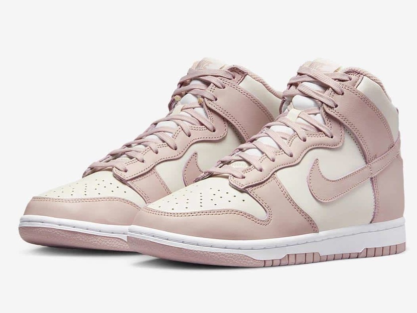 "Pink Oxford" überflutet einen Nike Dunk High für Frauen