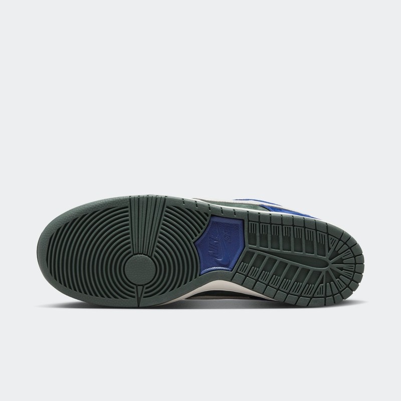 Nike SB Dunk Low "Deep Royal Blue" | HF3704-400