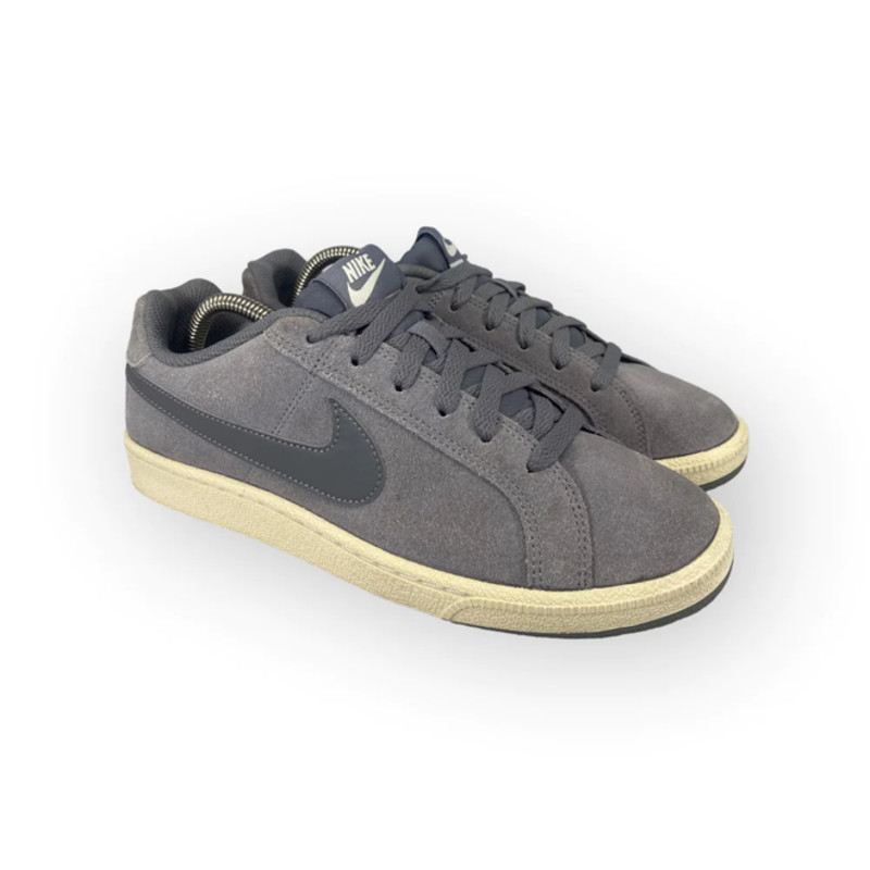 Nike wmns hotsell court royale suede