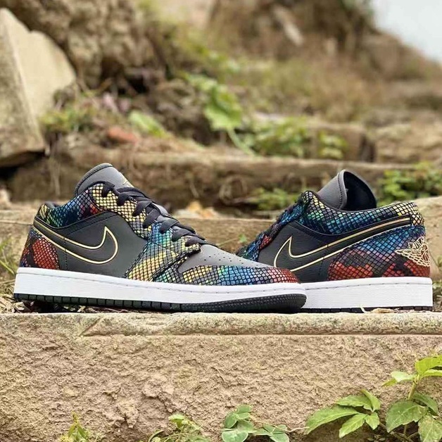 Ein schlangenartiger Air Jordan 1 Low „Black History Month“