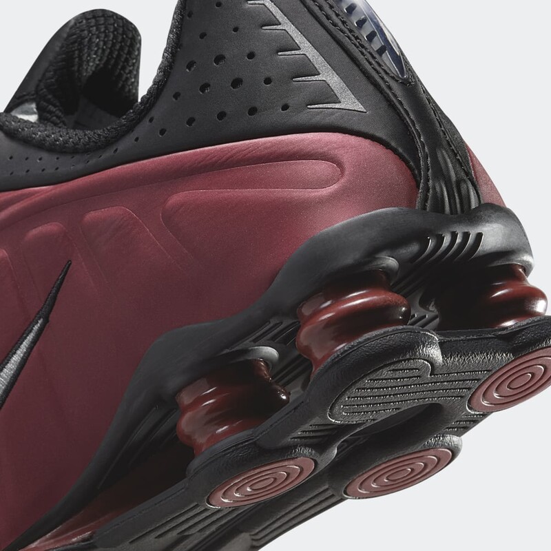 Nike Shox R4 "Team Red" | AR3565-009