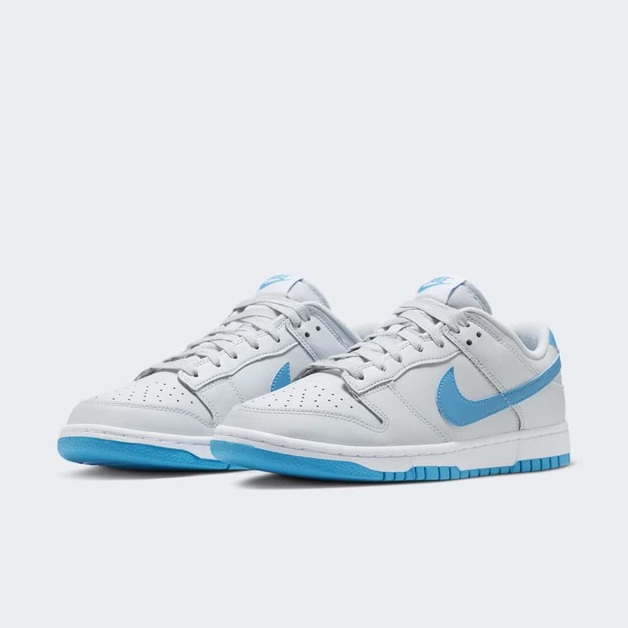 „Light Blue“ und Grau zieren den Nike Dunk Low