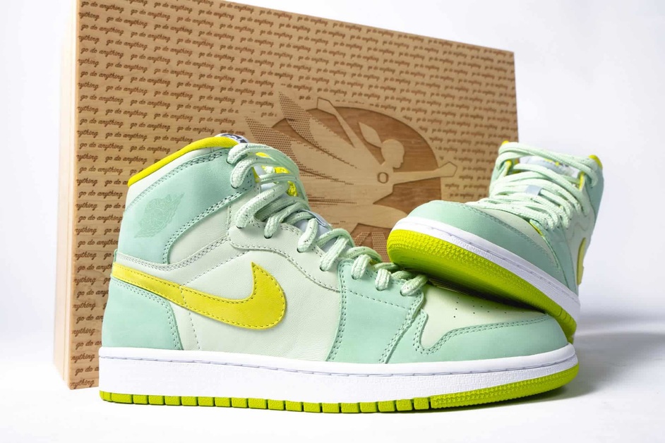 Einer von zwei existierenden Air Jordan 1 Mid „Women In Flight Title IX“ wird versteigert