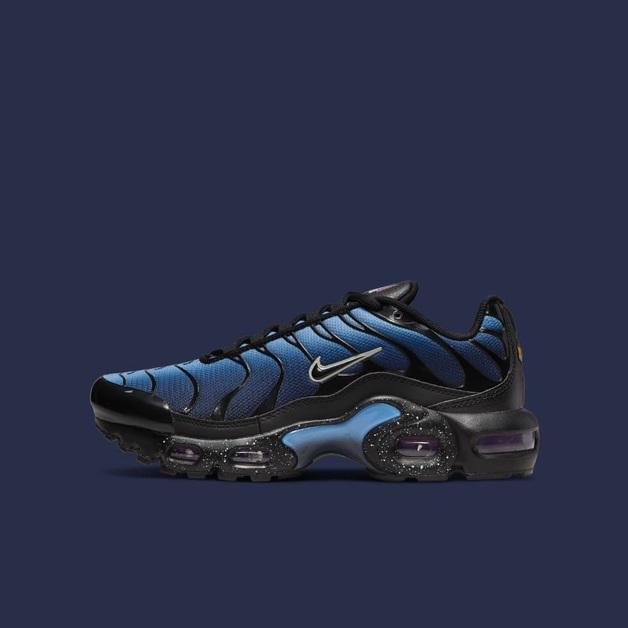 Spielerische Baummotive zieren die Zungen des neuen Nike Air Max Plus