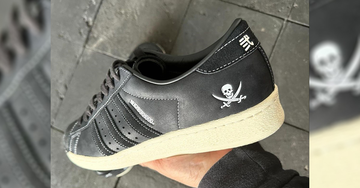 Der NEIGHBORHOOD x adidas Superstar "Ink Black" ist ein nostalgischer Tribut zum 30-jährigen Jubiläum, 