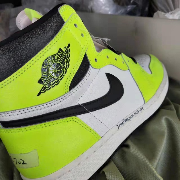 In Summer, This Air Jordan 1 High OG "Volt" Electrifies Us