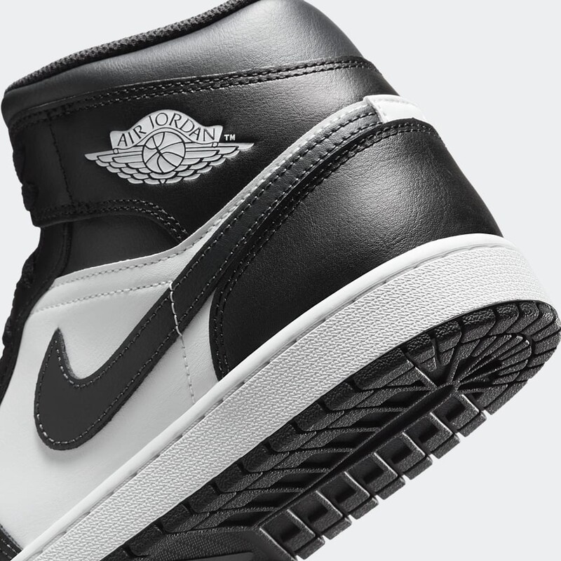 Air Jordan 1 Mid "Off Noir Toe" | DQ8426-010