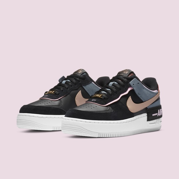 Nike Air Force 1 Shadow mit goldenen Lace Locks