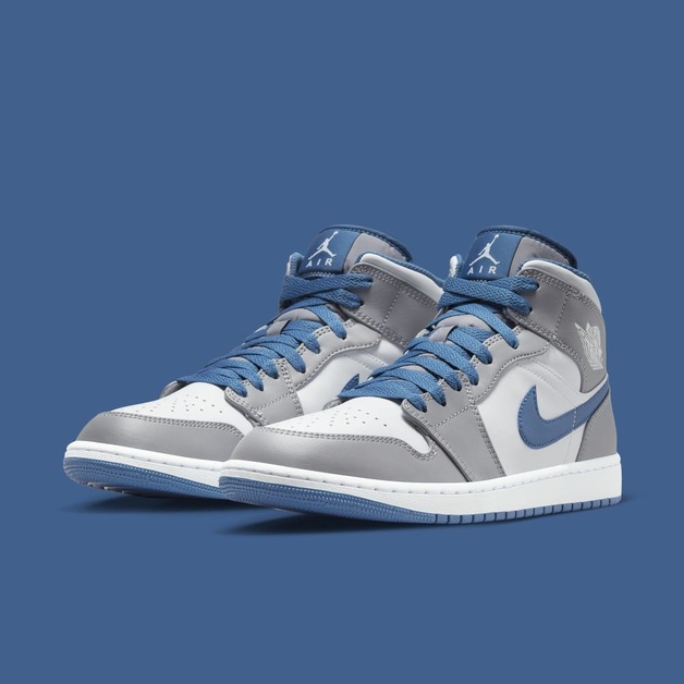 Offizielle Bilder des Air Jordan 1 Mid „True Blue“ wurden enthüllt