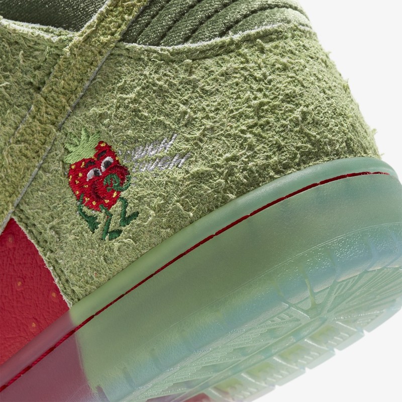 Nike SB Dunk High Strawberry Cough | CW7093-600