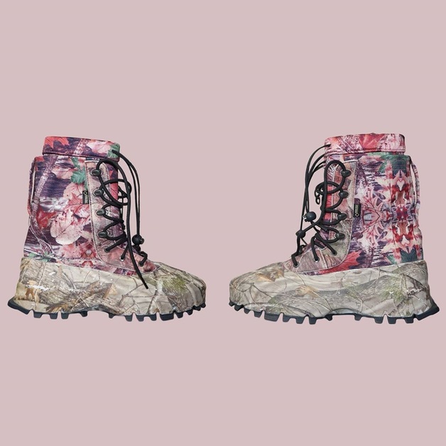 Yeezy on sale boots 1050