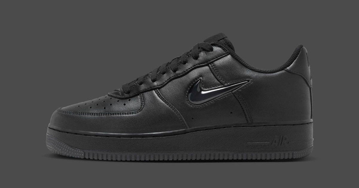 Detaillierte Bilder des Nike Air Force 1 „Jewel Black“