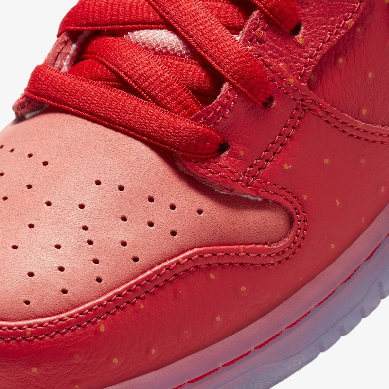 Nike SB Dunk High Strawberry Cough | CW7093-600