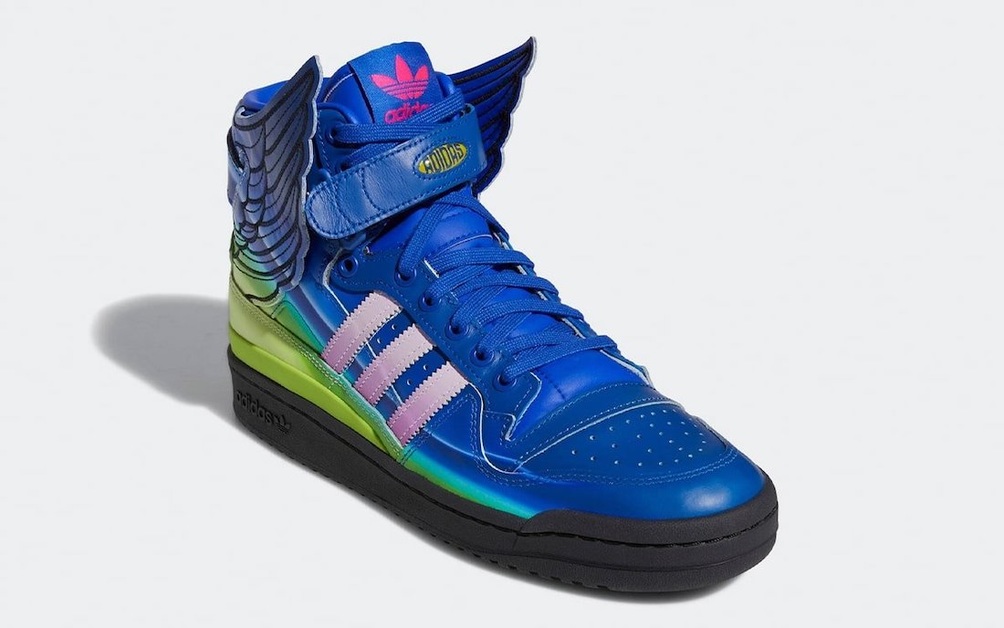 Wellige Farbverläufe sind das Markenzeichen des Jeremy Scott x adidas Forum Hi Wings 4.0