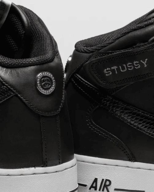Shoppe den Stüssy x Nike Air Force 1 Mid „Black“ für nur 100€