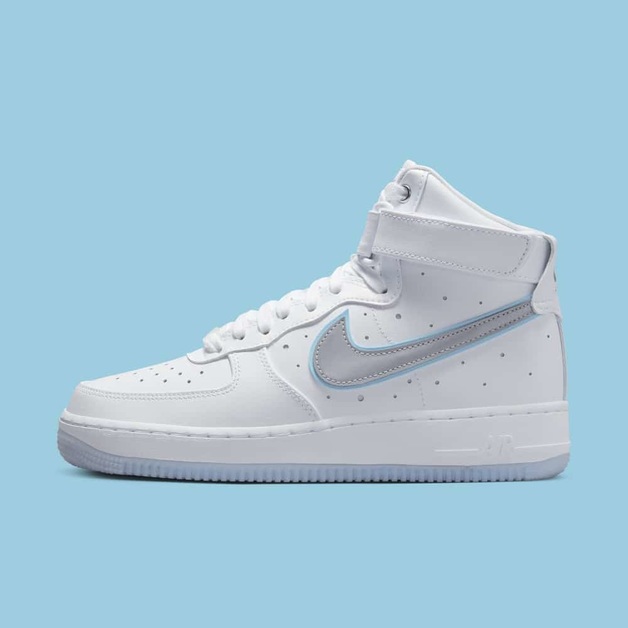 Reflektierende Underlays und Blau akzentuieren auf dem Nike Air Force 1 High „Dare To Fly“