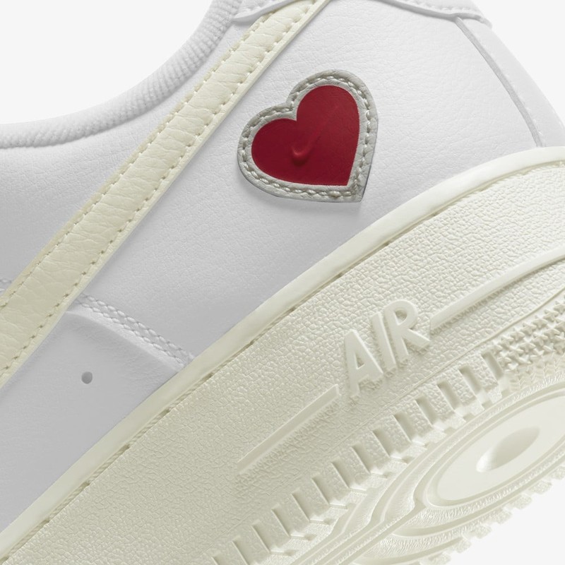 Nike Air Force 1 Valentines Day | DD7117-100