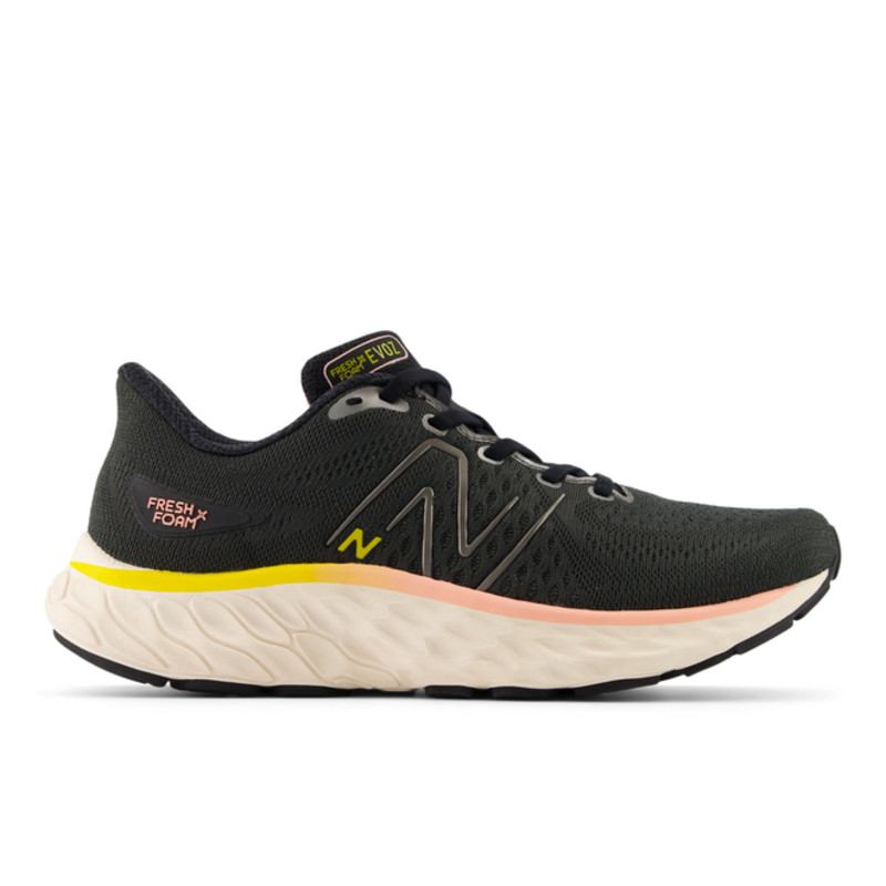 Casaco New Balance Printed Impact Run Full Zip London Marathon Edition branco amarelo mulher X EVOZ v3  Black | WEVOZRK3