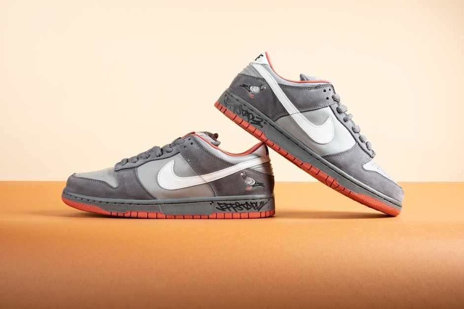 Sichere die Anteile am Jeff Staple x Nike SB Dunk Low "Pigeon" bei Timeless