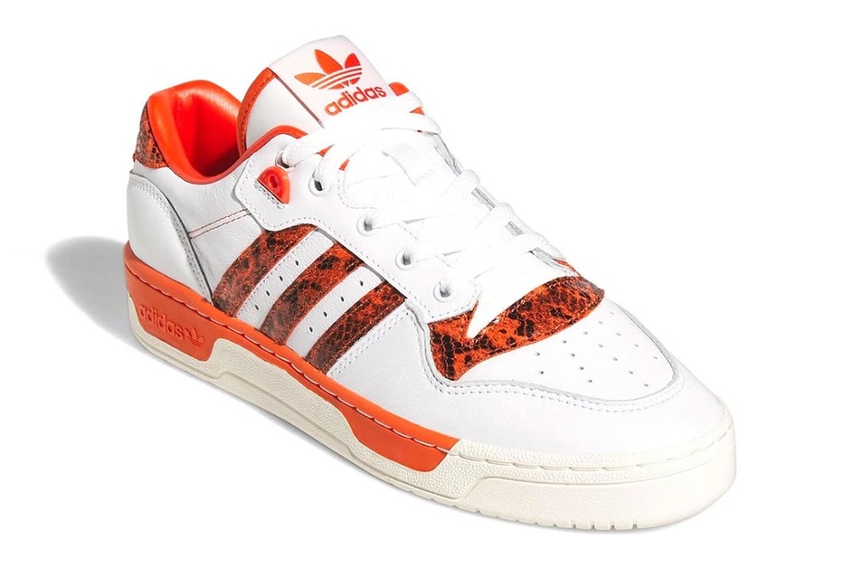 Der adidas Rivalry Low „Orange Snakeskin“ ist ein krasser Halloween-Sneaker