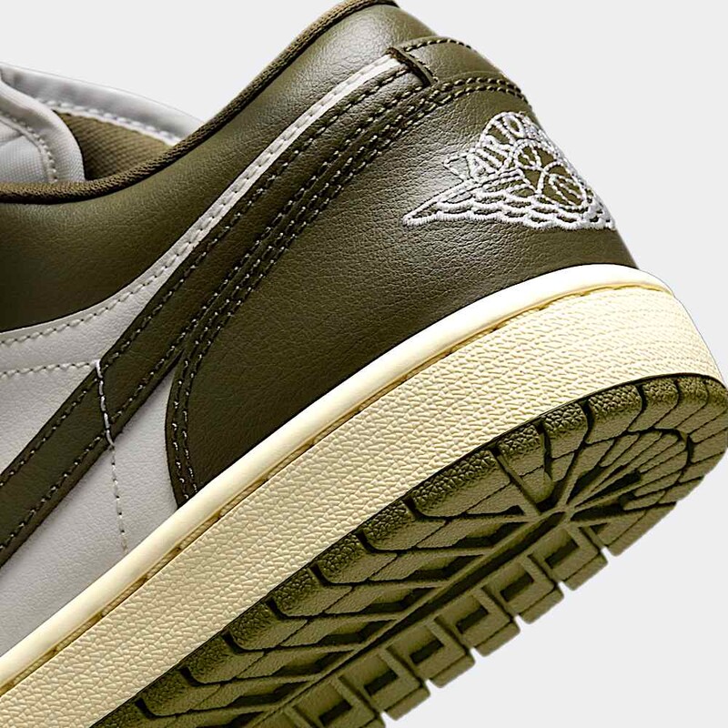 Air Jordan 1 Low "Medium Olive" | DC0774-122