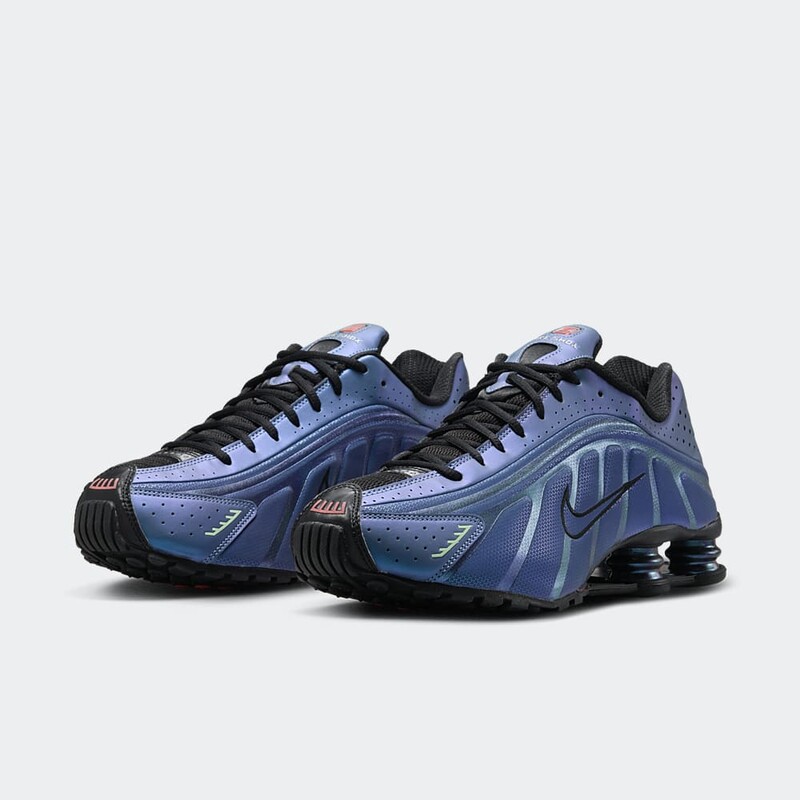 Nike Shox R4 "Iridescent" | HQ3446-001