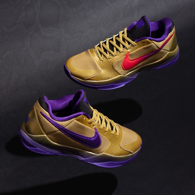 Der UNDEFEATED x Nike Kobe 5 Protro „Hall of Fame“ hat ein goldenes Upper