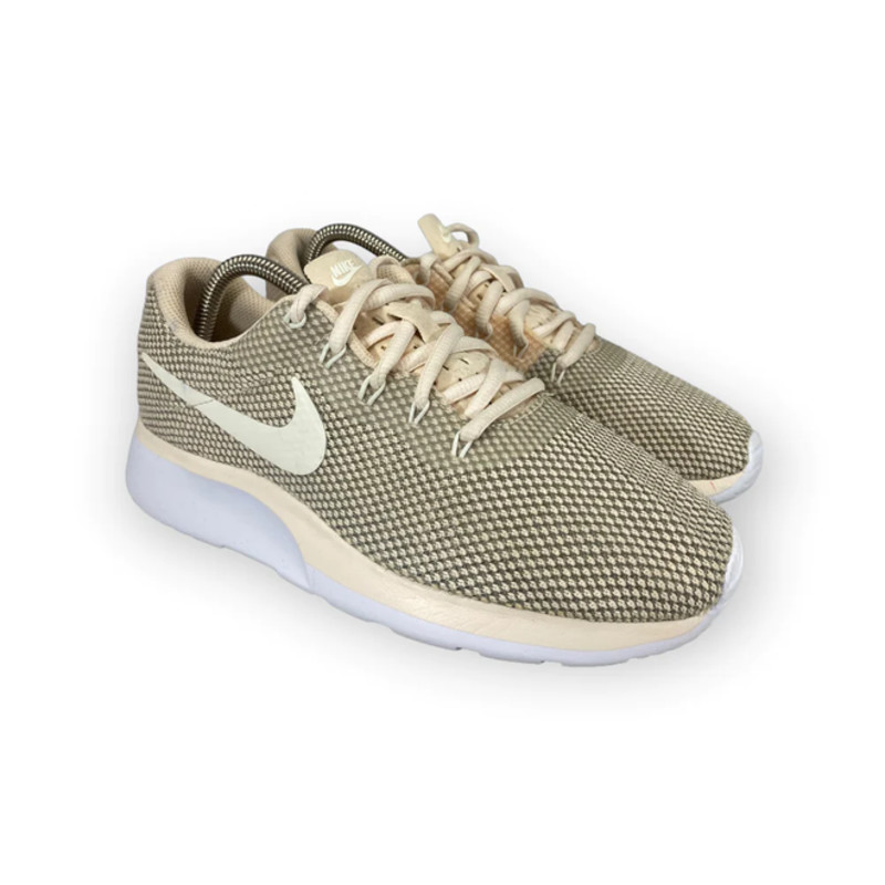 Nike tanjun 2024 racer sneakers