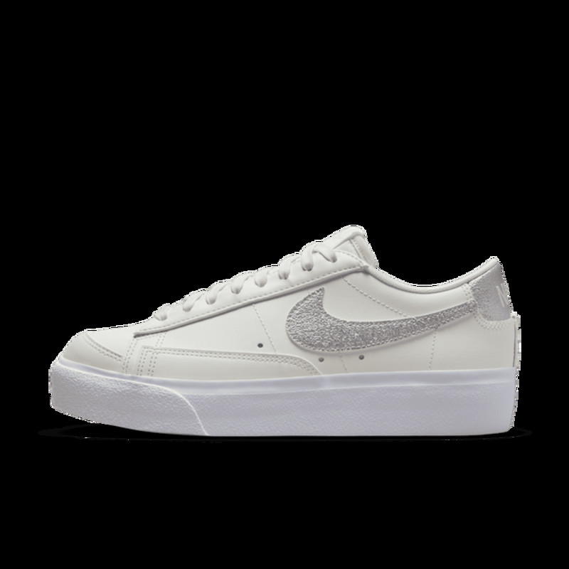 nike wmns blazer