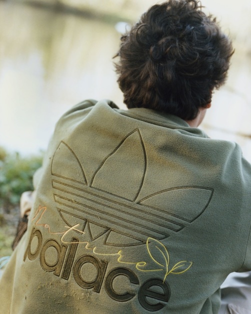 Palace und adidas ziehen mit ihrer neuen SS22-Kollektion in die freie Natur