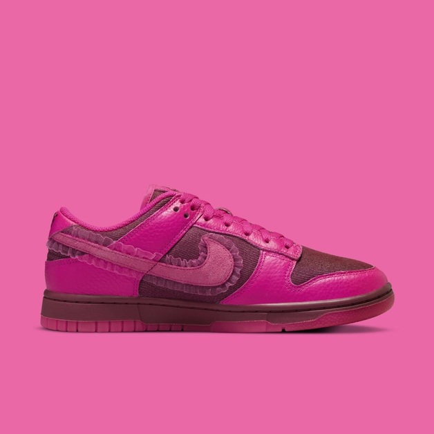 So sieht der Nike Dunk Low für den Valentinstag 2022 aus