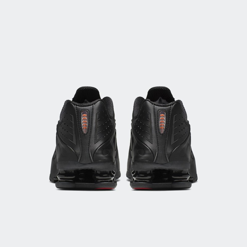 Nike Shox R4 "Black" | AR3565-004
