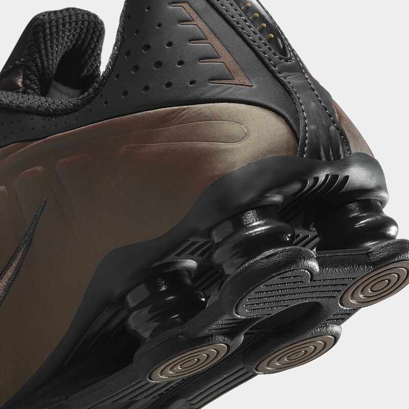 Nike Shox R4 "Ironstone" | AR3565-007